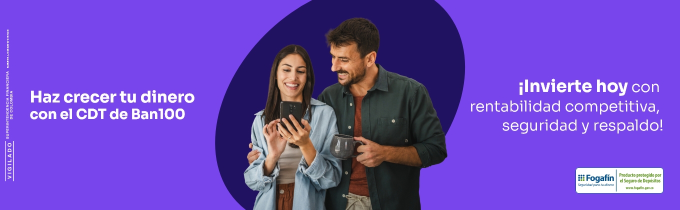 Pareja feliz abre CDT en línea desde su celular