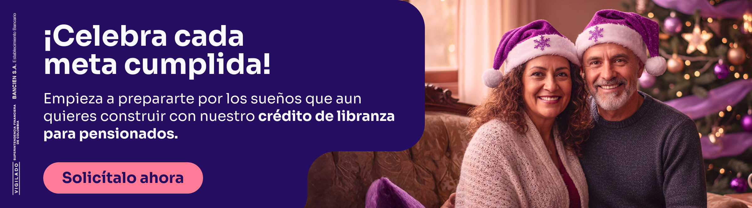 Adultos mayores tomando café y usando celular