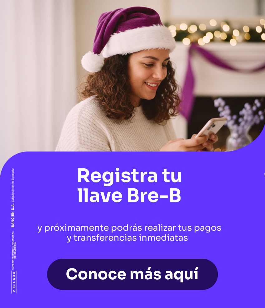 Pareja feliz abre CDT en línea desde su celular
