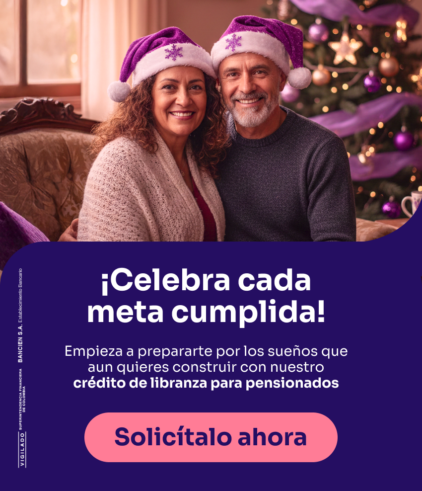 Adultos mayores tomando café y usando celular