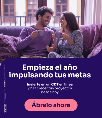 Pareja feliz abre CDT en línea desde su celular